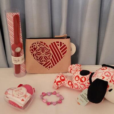 Lot 14: NEW Valentine's Zipper Pouch, Socks, Bracelet, Watch & Snoopy 