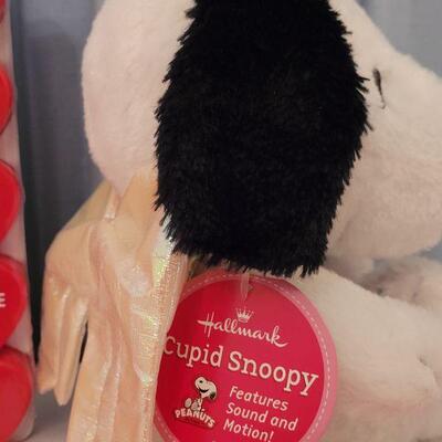Lot 21: NEW Animated Valentine's Snoopy, Heart Bowls (2), Fun Dough, Treat Bags, Window Gels and Crazy Straws