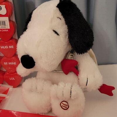 Lot 21: NEW Animated Valentine's Snoopy, Heart Bowls (2), Fun Dough, Treat Bags, Window Gels and Crazy Straws