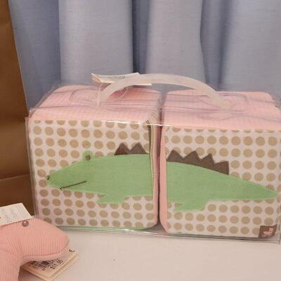 Lot 26: NEW Gund Baby Gifts