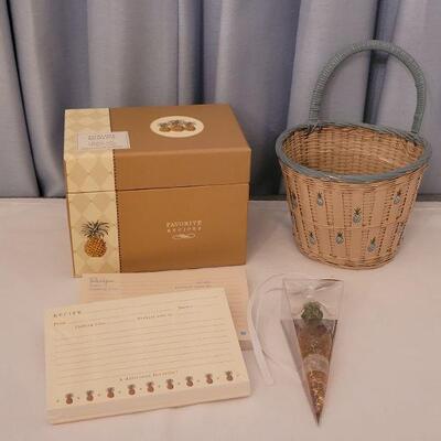 Lot 28: New Pineapple Wine Stopper, Recipe Box and Vintage Basket