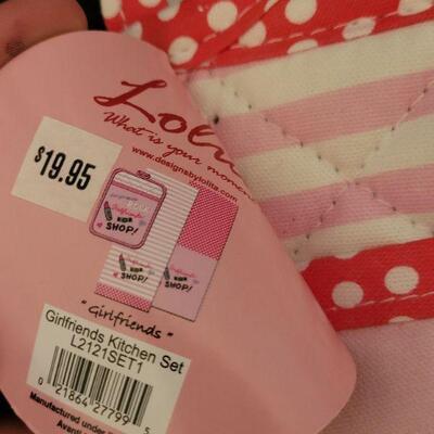 Lot 31: NEW Tote Bag, Kitchen Towels & Hot Pad, Book and Coffee Mug
