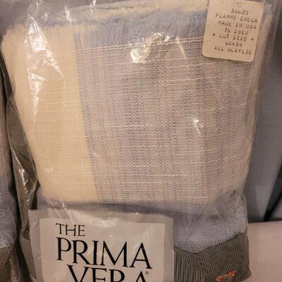 Lot 40: Vintage Tablecloths, Napkins, Placemats and Napkin Rings