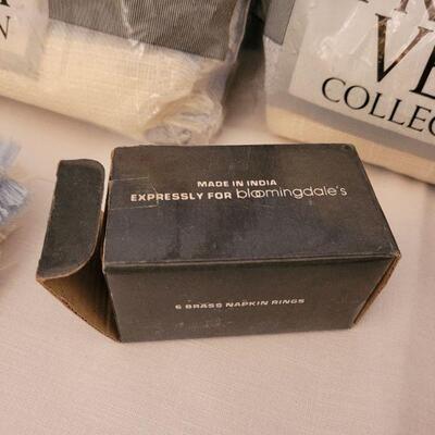 Lot 40: Vintage Tablecloths, Napkins, Placemats and Napkin Rings
