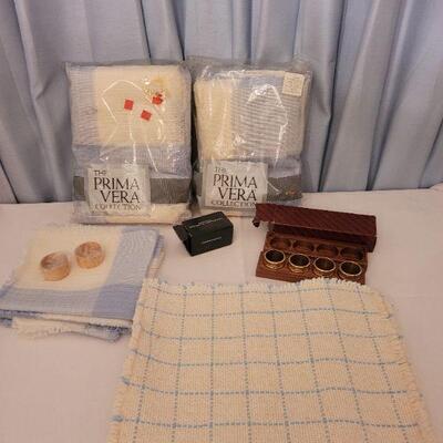 Lot 40: Vintage Tablecloths, Napkins, Placemats and Napkin Rings