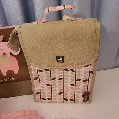 Lot 49: New Gund Baby Blocks, Bottle Tote, Gift Bag, Magnet 