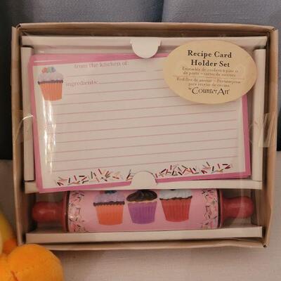 Lot 55:  New Valentine's Day Kitchen Lot Candles, Measuring Spoons, Recipe Cards and Holder Set & Tweety Bird
