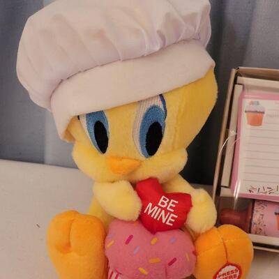 Lot 55:  New Valentine's Day Kitchen Lot Candles, Measuring Spoons, Recipe Cards and Holder Set & Tweety Bird
