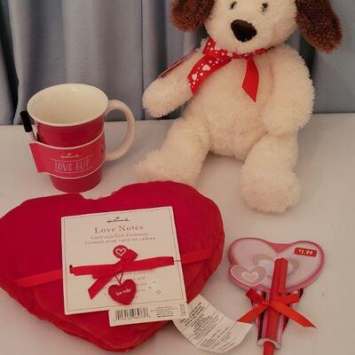 Lot 61: NEW Love Notes Pillow, Notepad & Pen, Coffee Mug and Plushie 