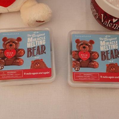 Lot 66:  New Valentine's Day Melting Bears, Animated Bear and Bear in Large Mug