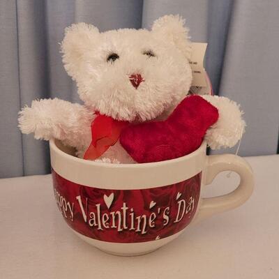 Lot 66:  New Valentine's Day Melting Bears, Animated Bear and Bear in Large Mug