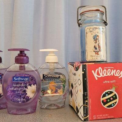 Lot 87: Assorted 90% or More Bathroom Supplies