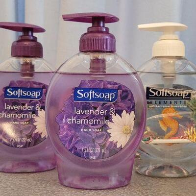 Lot 87: Assorted 90% or More Bathroom Supplies