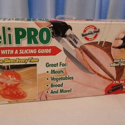 Lot 96: New DELI PRO Slicing Guide Knife