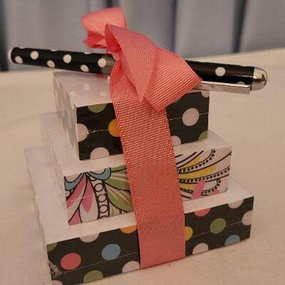 Lot 112: New Assorted Gift Set feat. Postcard BOOK