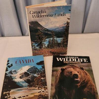 Lot 115: Assorted Vintage Hardback Wildlife Reference Books