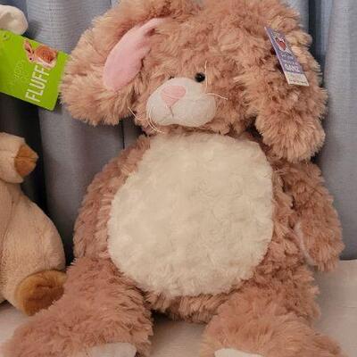 Lot 118: (2) New Stuffed Animals 