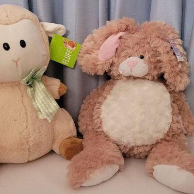 Lot 118: (2) New Stuffed Animals 