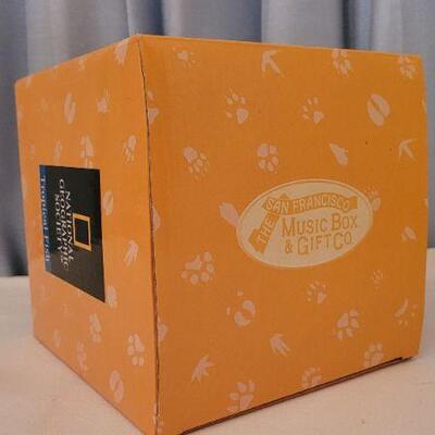 Lot 119: New NATIONAL GEOGRAPHIC Tropical Fish Music Box
