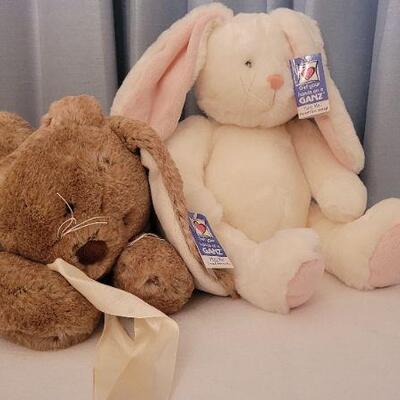 Lot 122: (2) New Stuffed Animals 