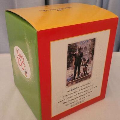 Lot 124: New MUSICAL BIRTHDAY Water Globe DISNEY