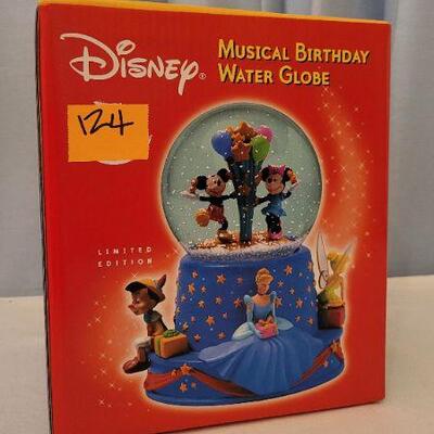 Lot 124: New MUSICAL BIRTHDAY Water Globe DISNEY