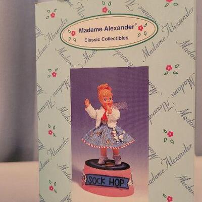 Lot 130: (2) Vintage New MADAME ALEXANDER Figures