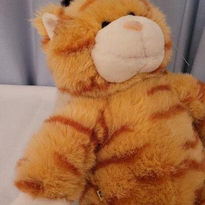 Lot 134: (1) New (1) Vintage Cat Stuffed Animals