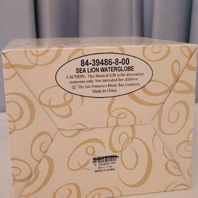 Lot 145: New "Sea Lion" Waterglobe 