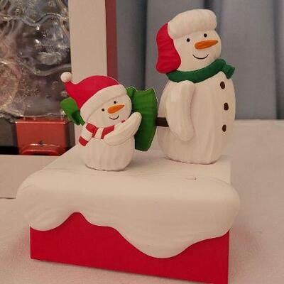 Lot 147: Christmas Dancing Santa's + LED Tree Light Up Set