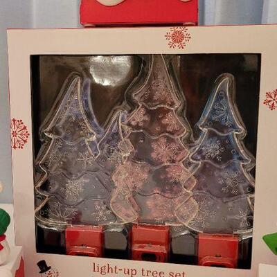 Lot 147: Christmas Dancing Santa's + LED Tree Light Up Set