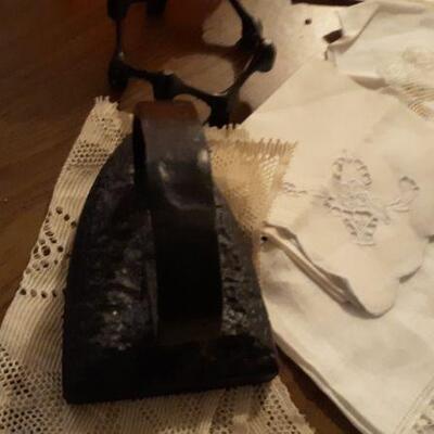 ANTIQUE CAST IRON CLOTHES 1RON
