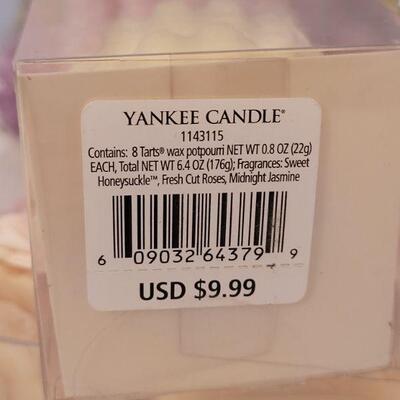 Lot 152: NEW Yankee Candle Melts and Potpourri 