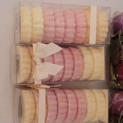 Lot 152: NEW Yankee Candle Melts and Potpourri 