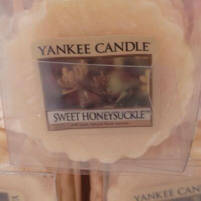 Lot 152: NEW Yankee Candle Melts and Potpourri 