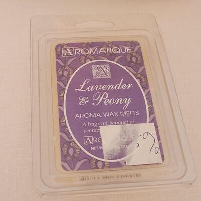 Lot 161: NEW Potpourri, Lavender Wax, Glass Flowers