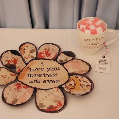 Lot 166: New Metal Hanging Flower & Coffee Cup with Fuzzy Socks 