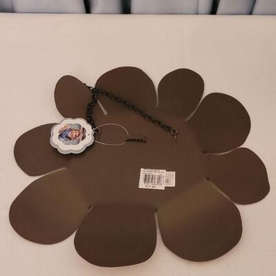 Lot 166: New Metal Hanging Flower & Coffee Cup with Fuzzy Socks 