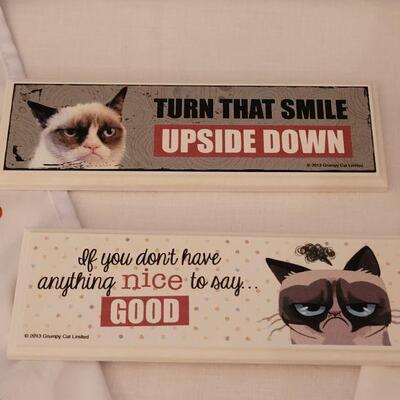 Lot 169: NEW Grumpy Cat Apron, Tshirt (L), and (2) Plaques