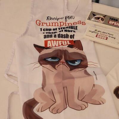 Lot 169: NEW Grumpy Cat Apron, Tshirt (L), and (2) Plaques