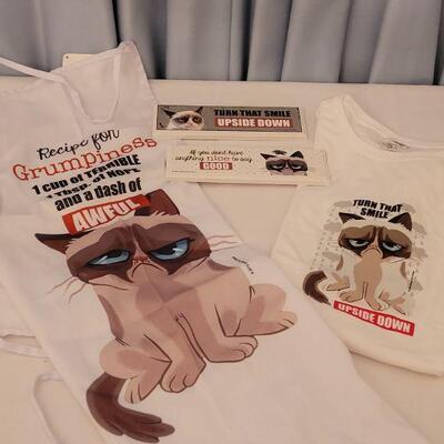 Lot 169: NEW Grumpy Cat Apron, Tshirt (L), and (2) Plaques