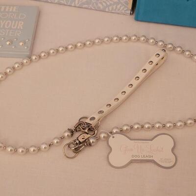 Lot 170: NEW Travel Cup, Book, Notepad, Dog Leash, Photo Clutch 