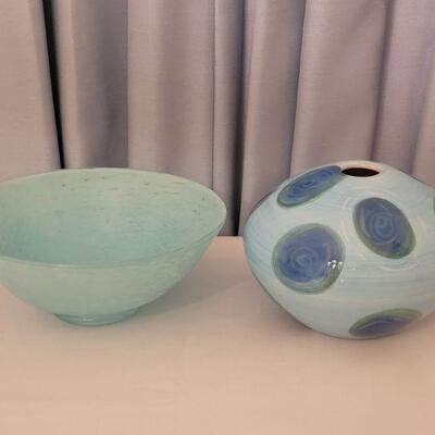 Lot 171: Glass Bowl & Ceramic Vase