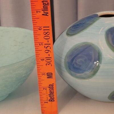 Lot 171: Glass Bowl & Ceramic Vase