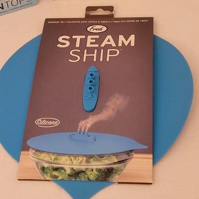 Lot 172: New Steamship Steam Lid, Muffin Toppers, and Crayums