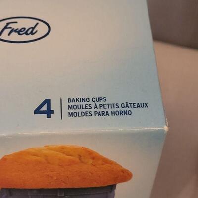 Lot 172: New Steamship Steam Lid, Muffin Toppers, and Crayums
