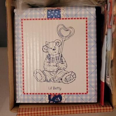 Lot 179: NEW Boyd's Bear Collector's Club Kit