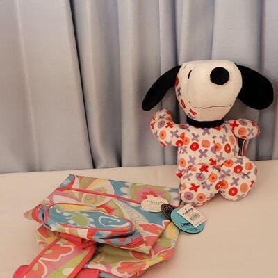 Lot 180: NEW Yoga Mat Bag and Floppy Snoopy