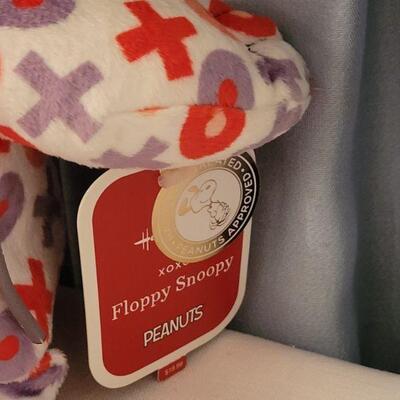 Lot 180: NEW Yoga Mat Bag and Floppy Snoopy