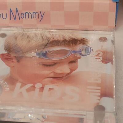 Lot 185: NEW I Love Mommy Mug, Picture Frame Magnets and Recordable Picture Frames